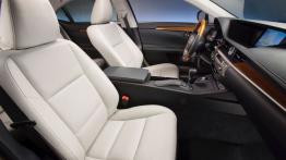 Lexus ES 300h (2013) - widok ogólny wnętrza z przodu