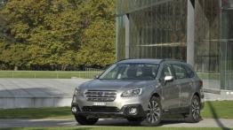 Subaru Outback 2015 2.5i - wersja europejska - widok z przodu