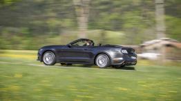 Ford Mustang VI Cabrio EcoBoost (2015) - wersja europejska - lewy bok