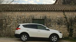 Toyota RAV4 IV - galeria redakcyjna - prawy bok