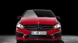 Mercedes B 250 4MATIC (W 246) Facelifting - przód - reflektory włączone