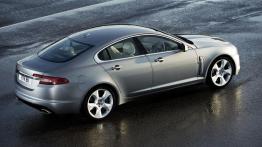 Jaguar XF - widok z tyłu