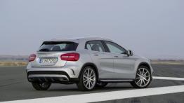 Mercedes GLA 45 AMG (2014) - widok z tyłu