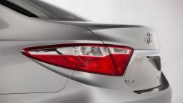 Toyota Camry XLE Facelifting (2015) - lewy tylny reflektor - wyłączony