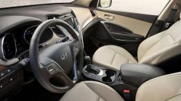 Hyundai Santa Fe 2013 - widok ogólny wnętrza z przodu