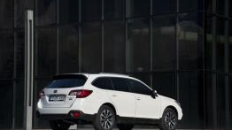 Subaru Outback 2015 2.0D - wersja europejska - widok z tyłu