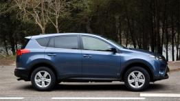 Toyota RAV4 IV - galeria redakcyjna - prawy bok