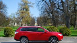 Mitsubishi Outlander III Facelifting - galeria redakcyjna - prawy bok