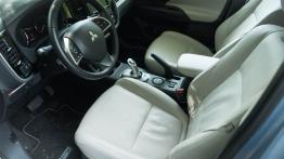 Mitsubishi Outlander III PHEV - galeria redakcyjna (2) - widok ogólny wnętrza z przodu