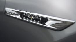 Jaguar XJR 2014 - emblemat boczny