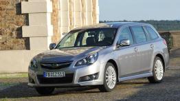 Subaru Legacy Kombi 2010 - widok z przodu