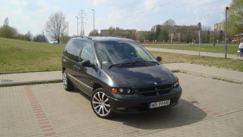 Chrysler Voyager III Minivan 2.4 i 150KM 110kW 1995-2000