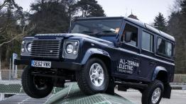 Land Rover Defender Electric Concept (2013) - widok z przodu