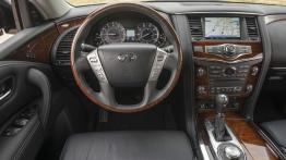 Infiniti QX80 Facelifting (2015) - kokpit