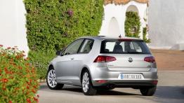 Volkswagen Golf VII Hatchback 3d TSI - widok z tyłu