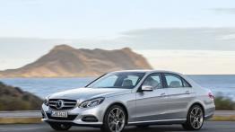 Mercedes E 350 4MATIC Facelifting - lewy bok