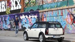 Mini Clubman Cooper Facelifting - widok z tyłu