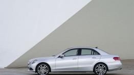 Mercedes E 350 4MATIC Facelifting - lewy bok