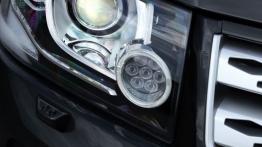 Land Rover Freelander II Facelifting - prawy przedni reflektor - włączony