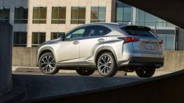 Lexus NX 300h F-Sport (2015) w Seattle - widok z tyłu