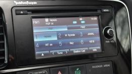 Mitsubishi Outlander III 2.2 DI-D - galeria redakcyjna - radio/cd/panel lcd