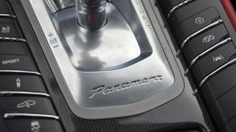 Porsche Panamera Facelifting 3.0 420KM - galeria redakcyjna - tunel środkowy między fotelami