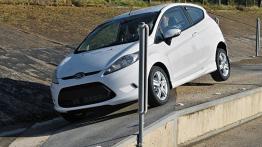 Ford Fiesta Hatchback 3D - widok z przodu