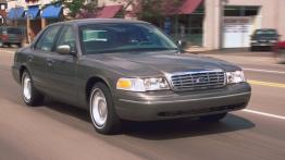 Ford Crown Victoria 2001 - widok z przodu