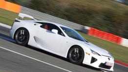 Lexus LFA - prawy bok