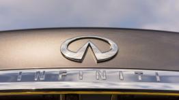 Infiniti Q70 Facelifting Hybrid (2015) - emblemat