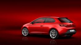 Seat Leon III SC FR (2013) - tył - reflektory włączone