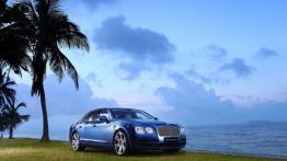 Bentley Flying Spur V8 (2014) - widok z przodu