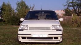 Renault 5 - przód - reflektory wyłączone