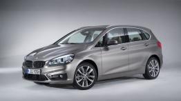 BMW serii 2 Active Tourer (2014) - przód - reflektory włączone