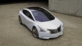 Nissan Ellure Concept - widok z przodu