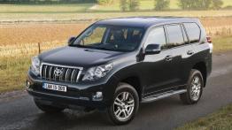 Toyota Land Cruiser 2010 - widok z przodu