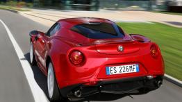 Alfa Romeo 4C (2013) - widok z tyłu