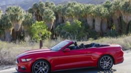 Ford Mustang VI Cabrio (2015) - lewy bok