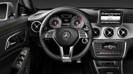 Mercedes CLA - kokpit