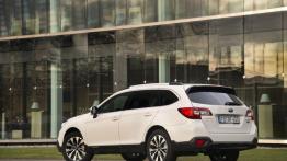 Subaru Outback 2015 2.0D - wersja europejska - widok z tyłu