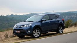 Toyota RAV4 IV - galeria redakcyjna - lewy bok