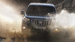 Toyota Land Cruiser 2010 - widok z przodu