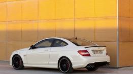 Mercedes C63 AMG Coupe 2012 - widok z tyłu