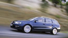 Volkswagen Passat Variant 2005 - lewy bok