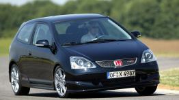 Honda Civic VII - widok z przodu