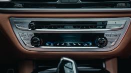 BMW 745Le 3.0 394 KM - galeria redakcyjna - inny element panelu przedniego