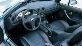 Mazda MX5 II - widok ogólny wnętrza z przodu