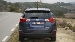 Toyota RAV4 IV - galeria redakcyjna - widok z tyłu