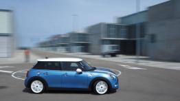 Mini Cooper S 2014 - wersja 5-drzwiowa - prawy bok