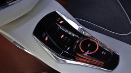 Nissan Ellure Concept - inny element wnętrza z przodu